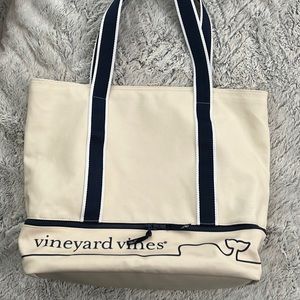 Vineyard vines beach bag